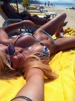 Rich bimbo blonde enjoy in sunning her