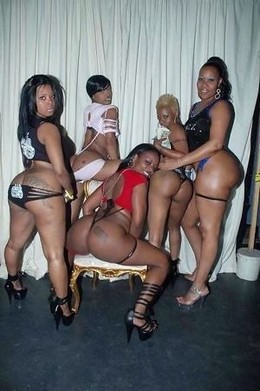 Some perfect ebony Hoes!!